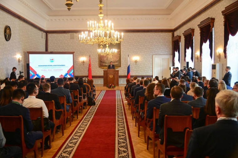 Кировская делегация приняла участие в открытии VIII Форума Ассоциации вузов «Волга-Янцзы».